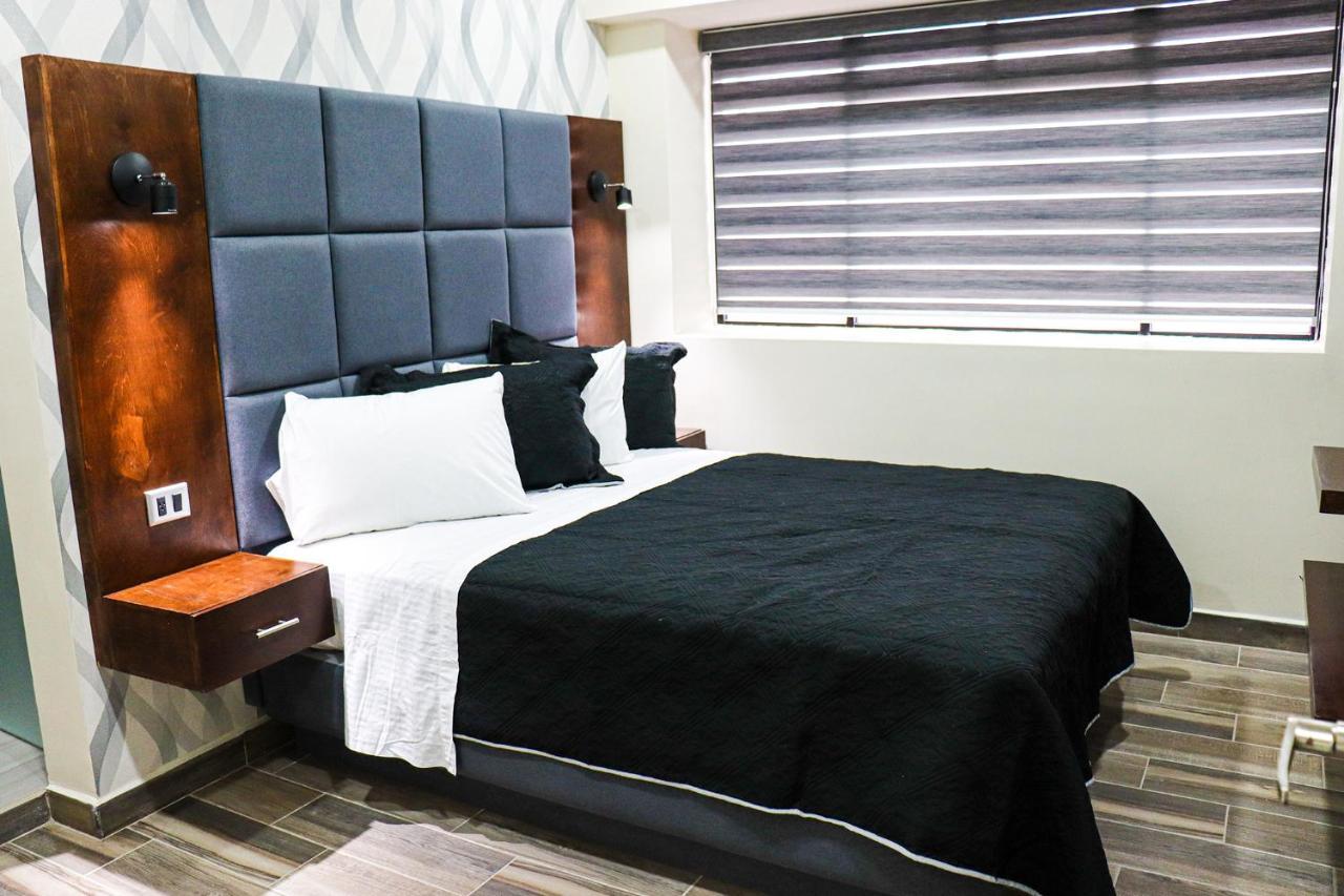Hotel Mision 11 Tijuana Bagian luar foto