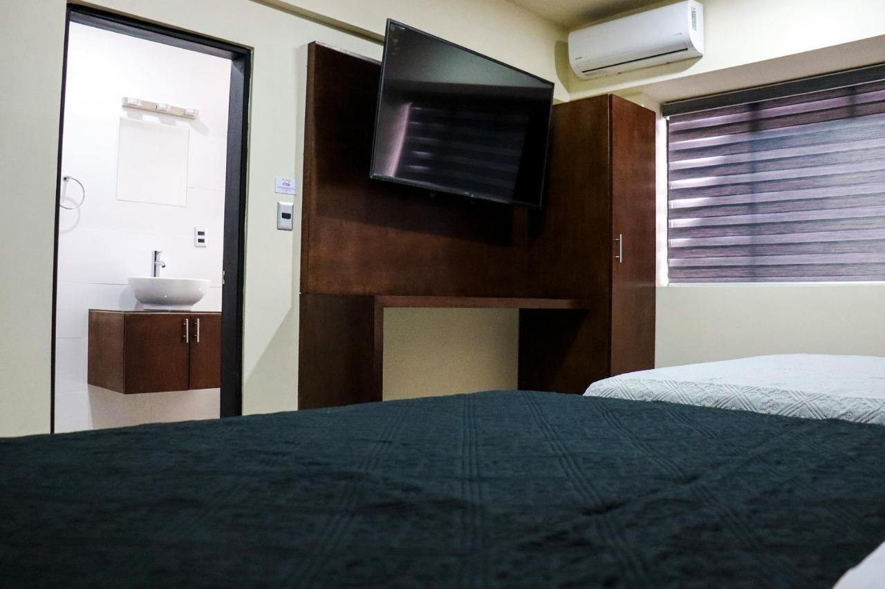 Hotel Mision 11 Tijuana Bagian luar foto